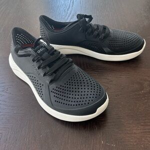 Crocs literide tennis shoe